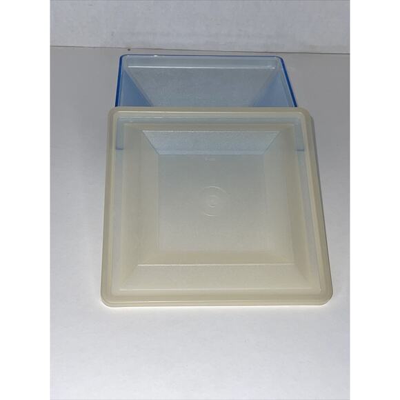 Tupperware 1388 1387 Chip & Dip Get Together Blue w lid 6.5" square USA - Picture 4 of 4